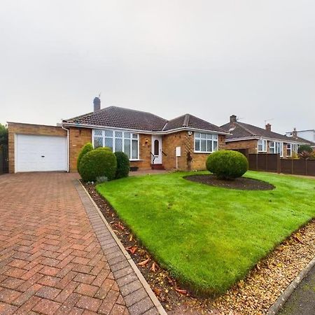 Charming Coastal Bungalow Cayton Exterior foto